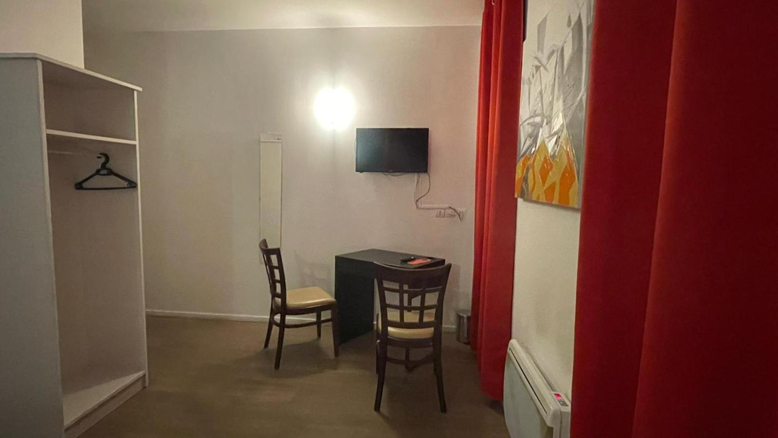 Hotel- Restaurant Le Saint Quentin エクステリア 写真
