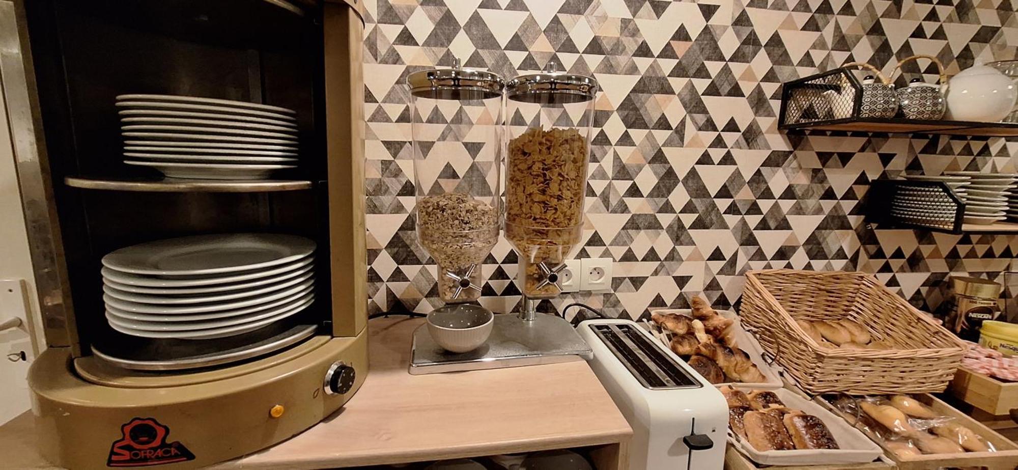 Hotel- Restaurant Le Saint Quentin エクステリア 写真