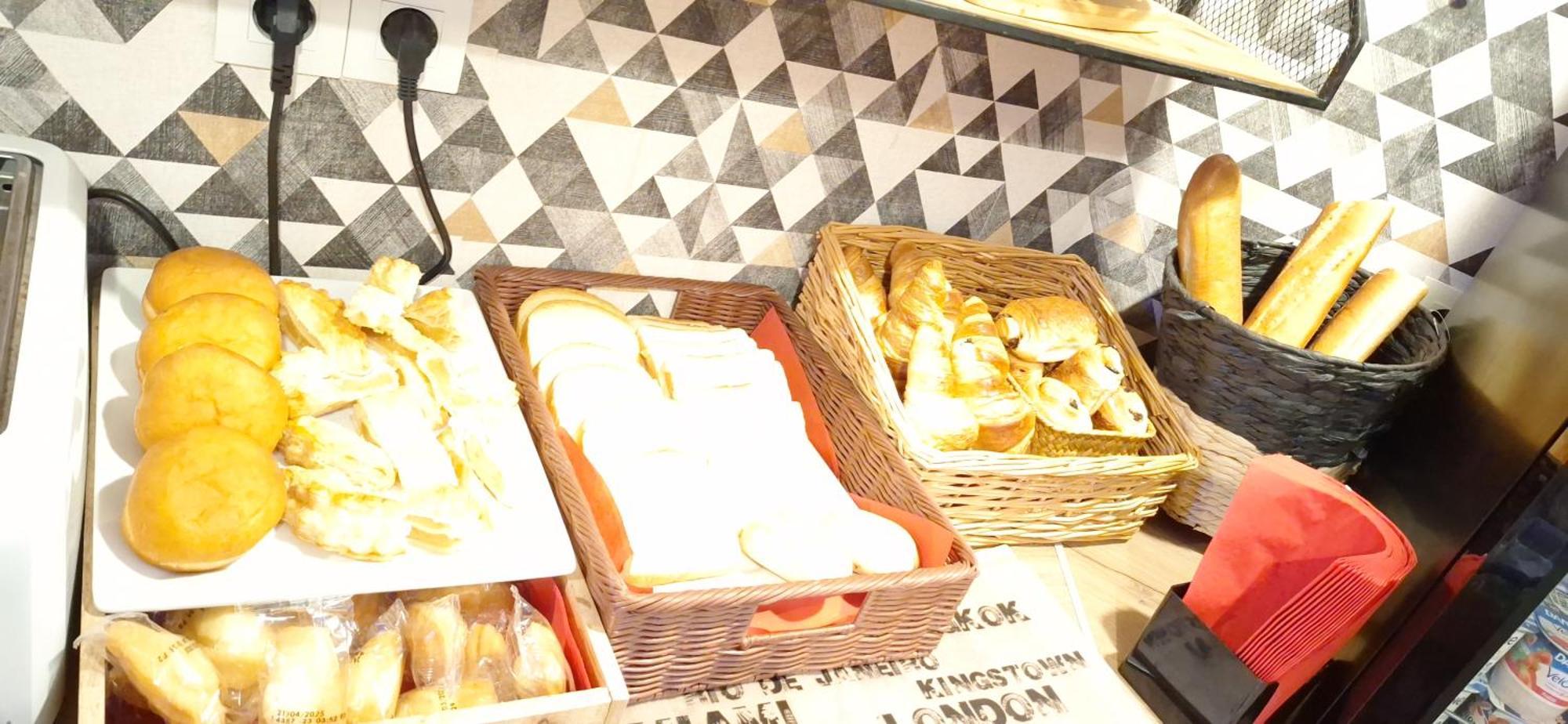 Hotel- Restaurant Le Saint Quentin エクステリア 写真