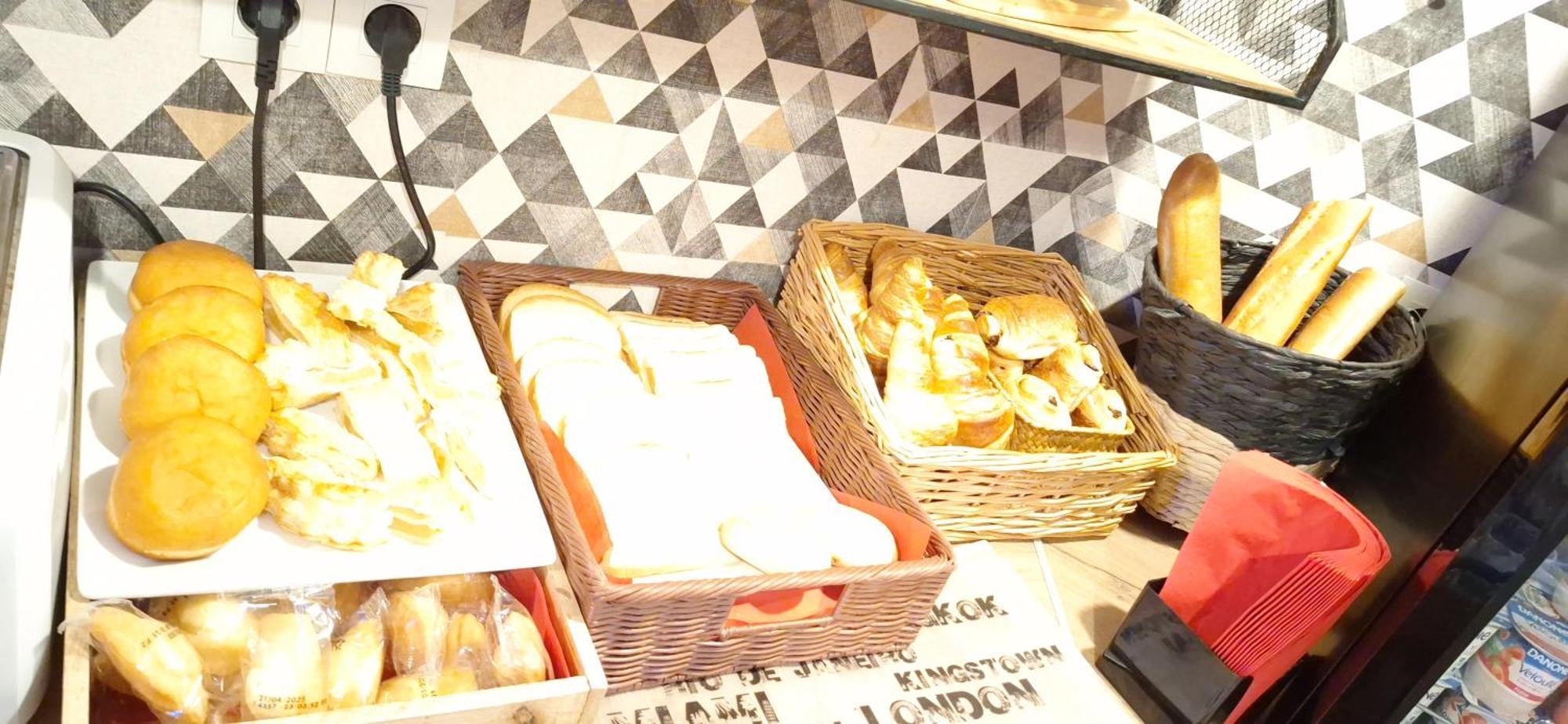 Hotel- Restaurant Le Saint Quentin エクステリア 写真