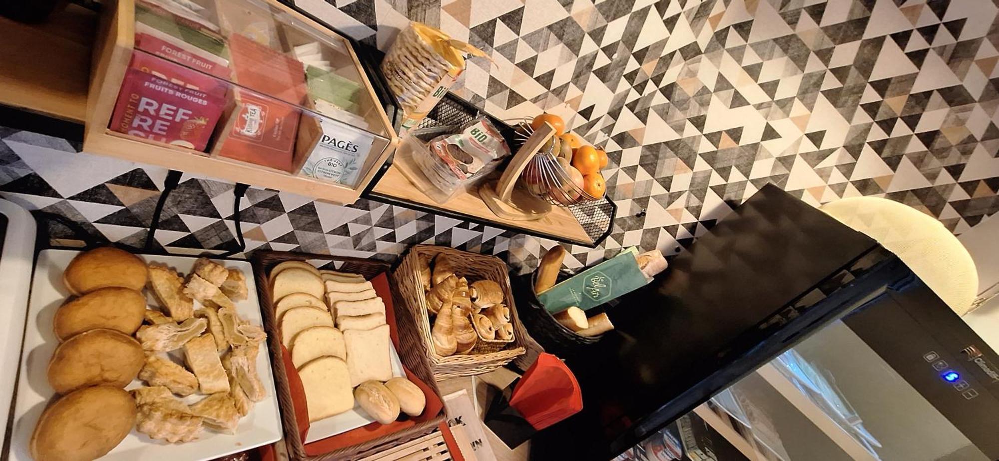 Hotel- Restaurant Le Saint Quentin エクステリア 写真